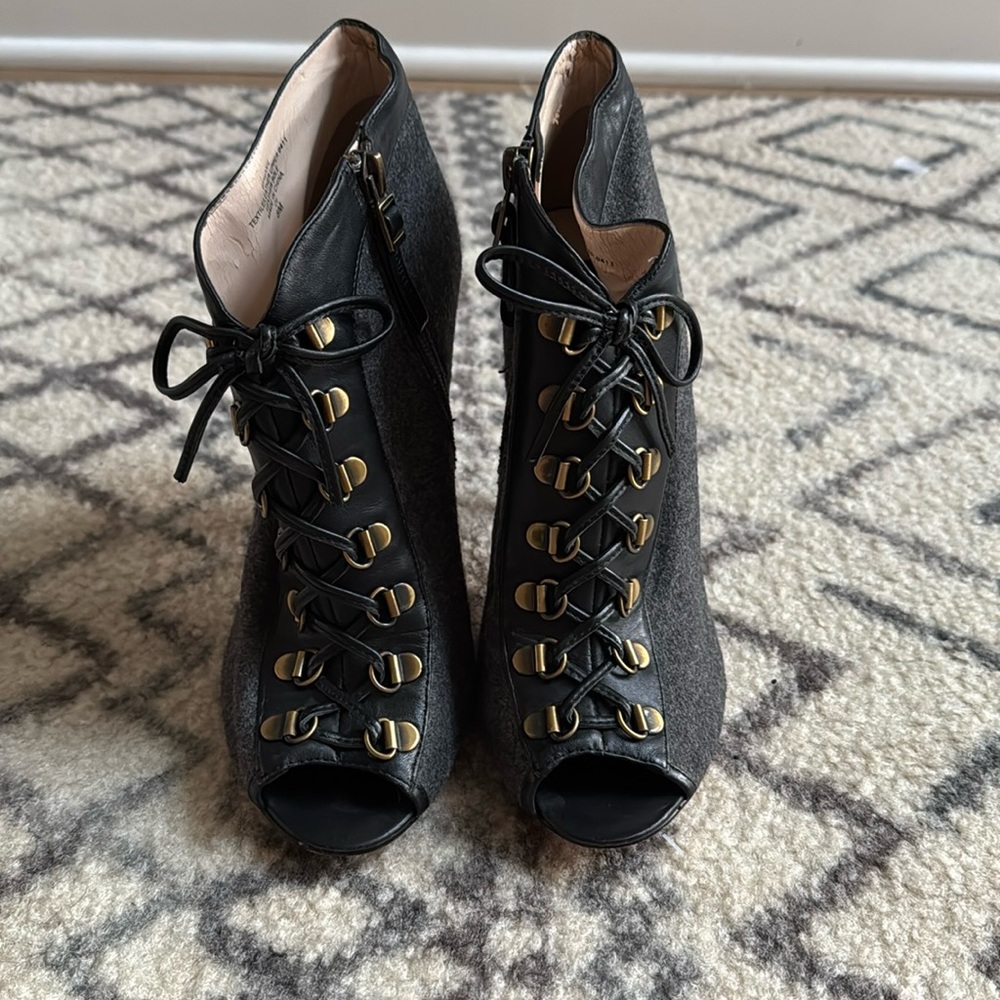 Boutique9 Lace Up Heels Size 8